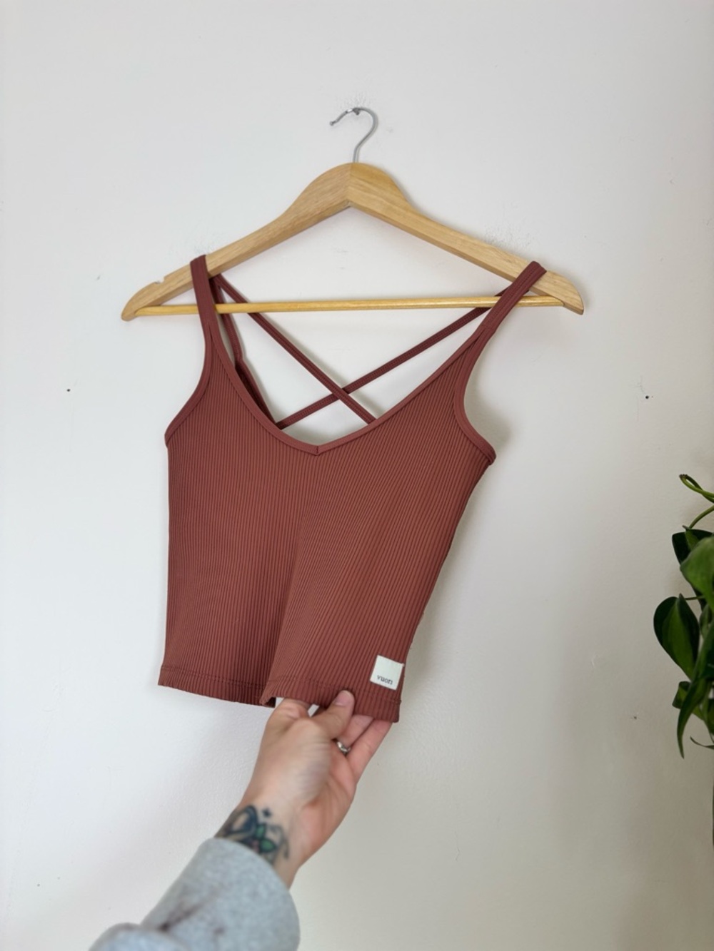 Vuori Rib Crop Tank In Rust - Picture 6 of 9
